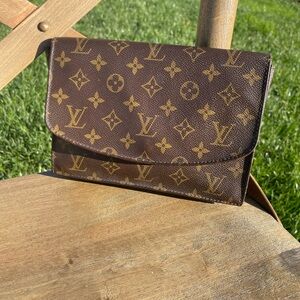 Louis Vuitton Monogram Clutch